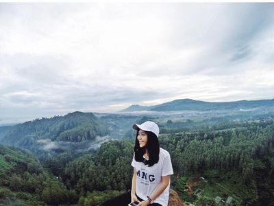 Pilot Cantik Tania dan Destinasi Indonesia