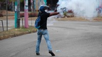 Seperti dilansir AFP, Sabtu (21/4/2018), unjuk rasa ini memprotes rencana amandemen terhadap undang-undang yang mengatur sistem pensiun di Nikaragua. (Foto: Dok. REUTERS/Jorge Cabrera)