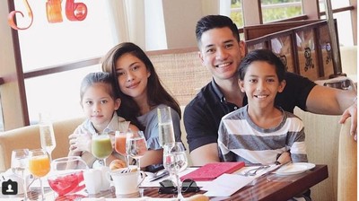 Family Goals! Kehangatan Keluarga Nana Mirdad dan Andrew White
