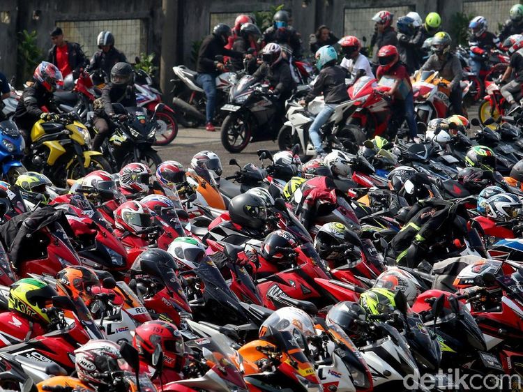 Lautan Honda CBR di Lapangan Parkir Sirkuit Sentul