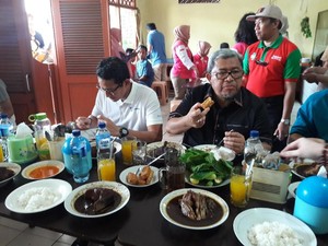 Sandiaga Kampanyekan Cawalkot Bekasi Nur-Firdaus Bareng Aher