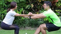 Olahraga menjadi salah satu kegiatan yang kerap dilakukan bersama. Foto: Keluarga Nana Mirdad (Instagram)