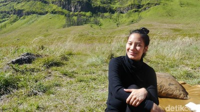 Foto: Asyiknya Tara Basro ke Bromo