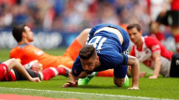 Olivier Giroud mencetak gol pembuka bagi Chelsea di semifinal Piala FA.