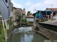 Cerita Mang Ecin Ecin dan Keluarga Terjebak Banjir di Bandung