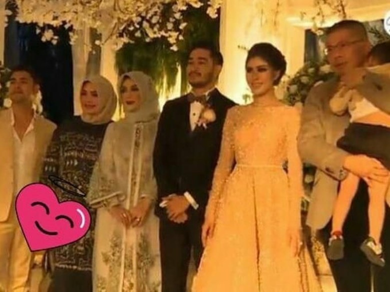 Ibunda Nagita Slavina Hadir di Resepsi Pernikahan Syahnaz dan Jeje Ibunda Nagita Slavina Hadir di Resepsi Pernikahan Syahnaz dan Jeje