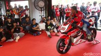 Wawan berbagi ilmu dan pengalaman serta trik untuk para pebalap.