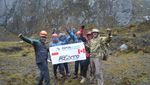 Foto: Aksi Bersih-bersih Sampah di Puncak Tertinggi Indonesia