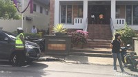 Ini giat Kamtibmas, selain itu salah satu program Kapolda Maluku Irjen Andap Budhi Revianto menugaskan seluruh polwan mengawal rumah ibadah seperti Masjid dan Gereja. Saat salat Jumat polwan beragama Kristen melakukan pengawalan di masjid dan hari ini polwan beragama Islam mengawal ibadah hari minggu di 7 gereja di Ambon, ujar Kabid Humas Polda Maluku Kombes Muhammad Roem Ohoirat kepada detikcom, Minggu (22/4/2018).
