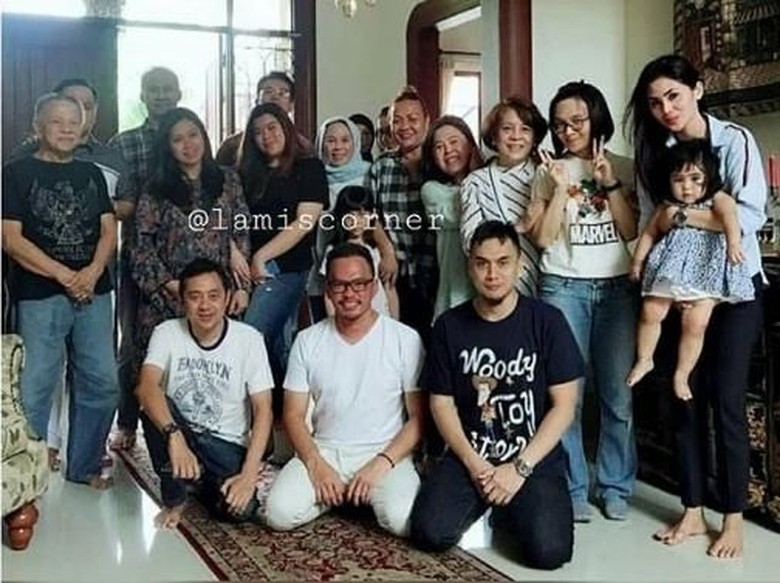 Kata Shafa Haris saat Lihat Foto Keluarga Faisal Haris dengan Jennifer Dunn Kata Shafa Haris saat Lihat Foto Keluarga Faisal Haris dengan Jennifer Dunn