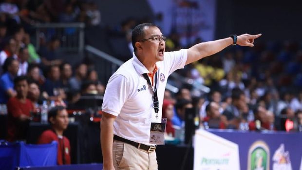 Pelatih Pelita Jaya Johannis WInar