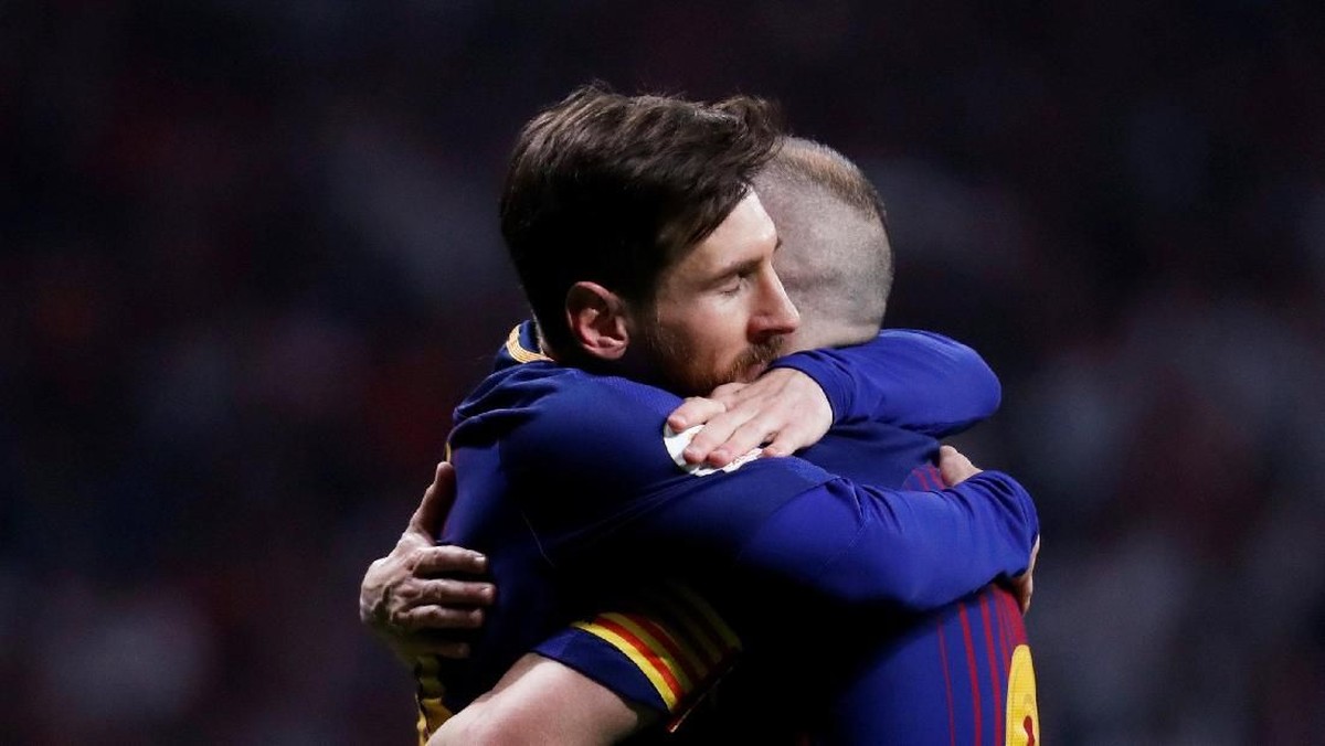 Lionel Messi dan Andres Iniesta sama-sama punya 31 trofi di Barcelona (Juan Medina/Reuters)