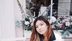Makin Cantik Saat Dewasa, Begini 10 Gaya Shaloom Razade Menikmati Makanan