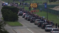 Iring-iringan mobil jenazah Barbara diikuti oleh mobil suaminya George W.H Bush (Foto: Dok. REUTERS/Spencer Selvidge)