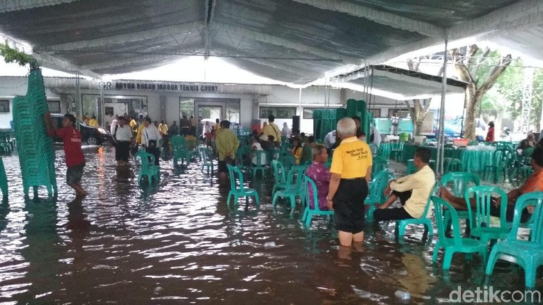 Hujan Deras, Lokasi Harlah Muslimat NU di Tulungagung Kebanjiran Hujan Deras, Lokasi Harlah Muslimat NU di Tulungagung Kebanjiran