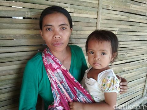 Sulikah dan anaknya/