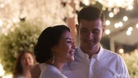 Tatapan romantis Ali Syakieb kepada Citra Kirana bikin baper ya? Pool/Noel/detikFoto.