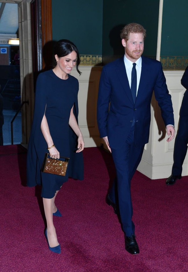 Kate juga menganjurkan Meghan Markle memakai rancangan desainer Inggris seperti Stella McCartney, untuk dipakai ke acara ulang tahun Ratu Elizabeth. Foto: Dok. Getty Images