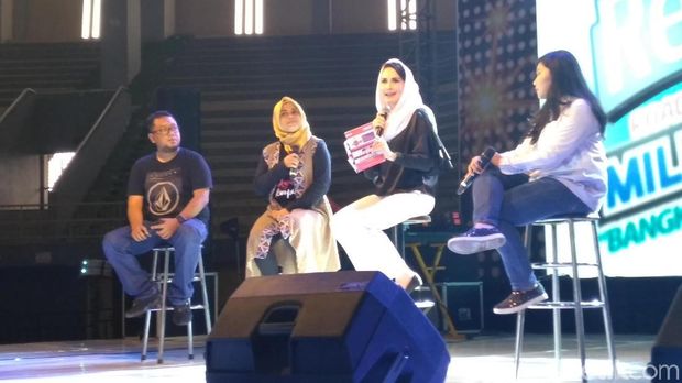 Arumi saat talk show di Kediri/