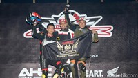 Juara 1 CBR 250cc Komunitas A. David Angjaya (72), 5758 Motorcycle Cornering Indonesia, 7:38.576. Juara kedua oleh Agung Mahajaya (35) dan juara ketiga Frendy (173).