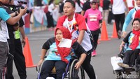 Mereka yang para penyandang disabilitas ini biasanya di bantu oleh keluarga mereka.