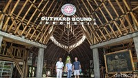 Outwar Bound Indonesia juga sukses mendapat penghargaan Museum Rekor Indonesia (Muri) untuk lomba mendayung tunanetra pertama di Indonesia.