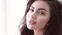 Perempuan yang satu ini memiliki banyak penggemar pria yang meminta dirinya kembali tampil di layar kaca. Foto: Dok. Instagram/arieltatum