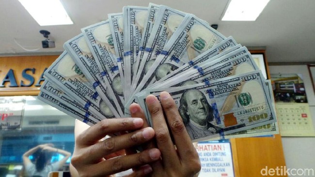 Dolar AS Mulai Jinak ke Rp 13.900, Sudah Aman?