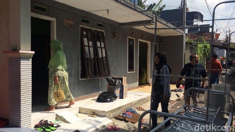 Usai Cekik Istri Hingga Tewas, Pria di Jember Ini Berusaha Bunuh Diri Usai Cekik Istri Hingga Tewas, Pria di Jember Ini Berusaha Bunuh Diri