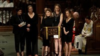 Sang cucu, Jenna Bush Hager, tak ketinggalan memberikan pidatonya (Foto: Dok. David J. Phillips/Pool via Reuters)