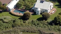 Rumah seharga US$ 25 juta ini punya sutradara kawakan Steven Spielberg. Luasnya mencapai 6 hektar yang ditumbuhi pepohonan yang rimbun/Foto: The Richest