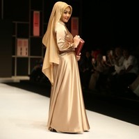 Gaya melintir baday... seperti saat melihat diskonan di emol, tulis Atalia pada caption foto yang ia unggah di Instagram. Foto: Instagram/@ataliapr