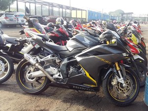 Lapangan Parkir Sirkuit Sentul Jadi Lautan Honda CBR