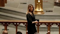 Melania Trump hadir sendiri tanpa didampingi Donald Trump yang diketahui memiliki hubungan tak terlalu baik dengan keluarga Bush sejak Pemilu 2016 (Foto: Dok. David J. Phillips/Pool via Reuters)