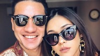 Setelah menikah dan menetap di Bali, Nana dan Andrew sangat jauh dari kabar miring. Foto: Keluarga Nana Mirdad (Instagram)
