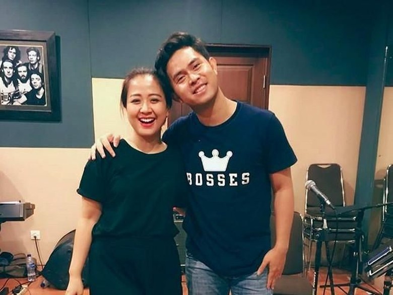 Senangnya Astrid saat Duet dengan Cakra Khan Senangnya Astrid saat Duet dengan Cakra Khan