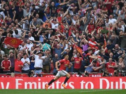 Sanchez pun merayakan golnya, yang membuat pendukung MU di Wembley kembali bergairah setelah sempat terdiam karena gol Dele Alli. (Foto: Shaun Botterill/Getty Images)