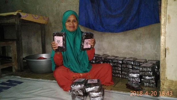 Sempat Jadi Kuli Bangunan, Sarmia Besarkan Anaknya hingga Sarjana