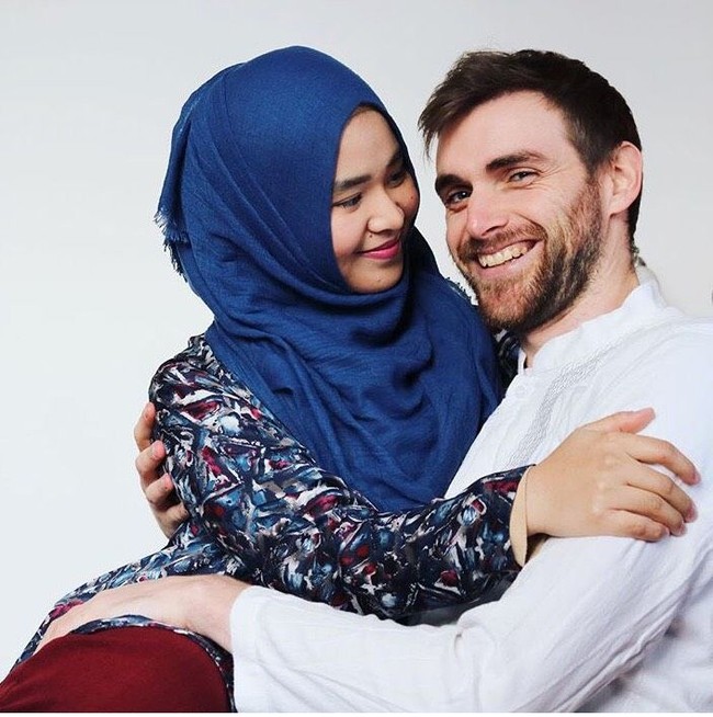 Kini mereka berdua juga aktif mengunggah video traveling di Youtube. Akun Youtube Adin Lubis itu kini sudah memiliki lebih dari 17 ribu subscribers. Foto: Instagram