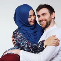 Kini mereka berdua juga aktif mengunggah video traveling di Youtube. Akun Youtube Adin Lubis itu kini sudah memiliki lebih dari 17 ribu subscribers. Foto: Instagram