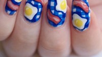 Melihat nail art di kuku ini kok mengingatkan dengan English Breakfast ya? Ada telur dan bacon yang enak. Foto: Istimewa