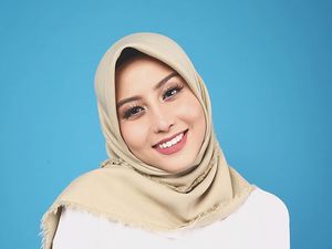 Awkarin Jualan Hijab Jelang Lebaran, Netizen Shock