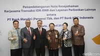 Pada periode Januari – Maret 2018, transaksi RMB yang difasilitasi Bank Mandiri Group sebanyak 507 items, tumbuh 59% yoy, senilai CNY 601 juta, tumbuh 11% dari periode yang sama tahun sebelumnya.