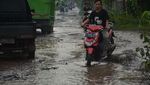 Penampakan Jalan yang Dijadikan Tempat Mancing Remaja Banten