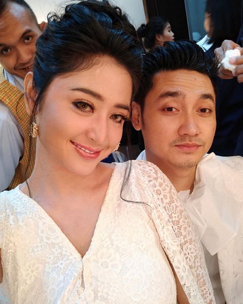 Sudah Akur, Dewi Persik Bakal Tampil Serasi dengan Angga saat Lebaran Sudah Akur, Dewi Persik Bakal Tampil Serasi dengan Angga saat Lebaran