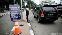 Untuk diketahui, uji coba ini dilakukan atas usulan dari Badan Pengelola Transportasi Jabodetabek (BPTJ). Alasannya untuk mengurangi penumpukan kendaraan di Jakarta, sebab jadwal pemberlakukan ganjil-genap di kota penyangga DKI, dimulai dari pukul 06.00 WIB.