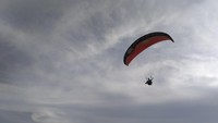 Traveler pun bisa menyaksikan pemandangan pantai dari ketinggian (Purwo S/detikTravel)