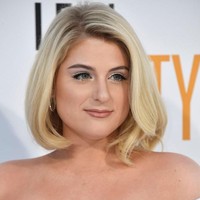 Meghan Trainor pernah muntah di mobil Daryl Sabara, kekasihnya kala itu, karena keracunan makanan. Parahnya lagi, muntahannya mengenai wajah Daryl. Dia sedang menyetir dan aku muntah di wajahnya. Aku minta maaf dan dia malah menciumku, katanya. Eww! Foto: Getty Images