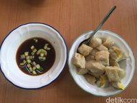 Pempek Ibu Sulastri: Kalau ke Pasar Tebet, Jangan Lupa Jajan Pempek di Sini