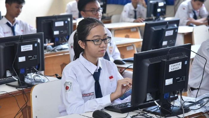 UNBK SMP di surabaya